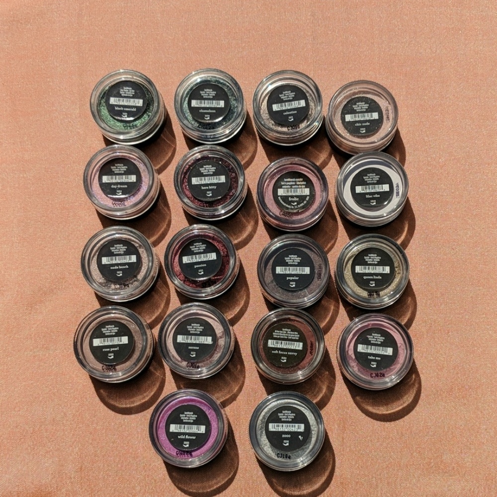 single loose eye shadows